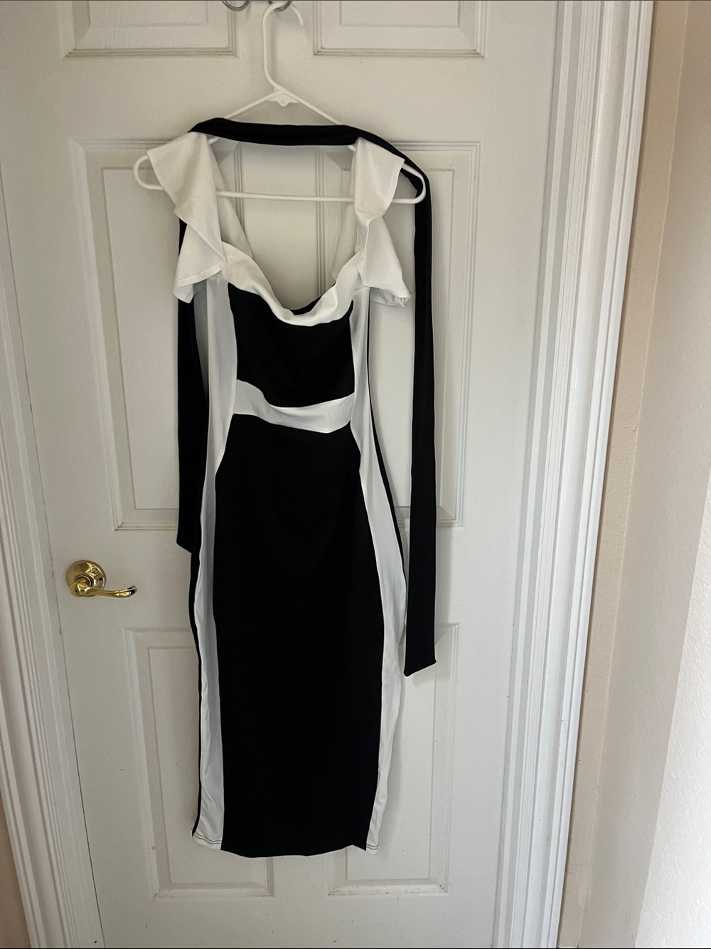 Black & White Contrast Ruffle-Trim Midi Dress by